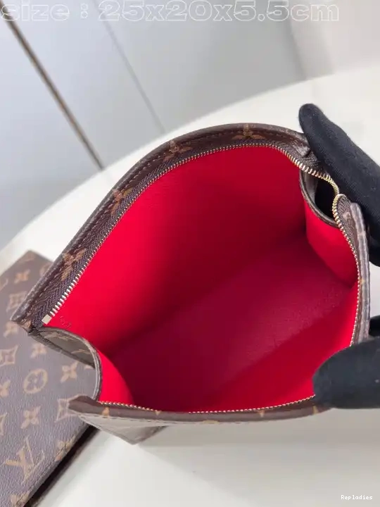 Cheap Toilet Pouch-25*20*5.5cm VUITTON Trio LOUIS 0623